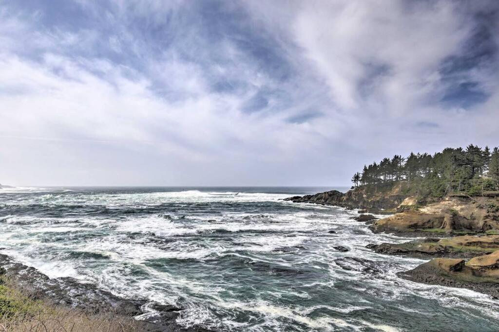 Modern Oregon Retreat W/ Deck, Hot Tub, Ocean View Depoe Bay Kültér fotó
